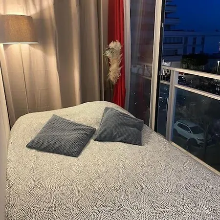 Centre, 2eme Ligne Petite Vue Mer- Self Check In Апартаменты *